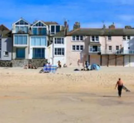 3 Bedroom Minutes Walk From Town, Harbour & Beaches. * St Ives